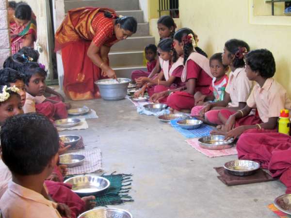 சத்துணவு உதவியாளர்கள் சத்துணவு உதவியாளர்கள்