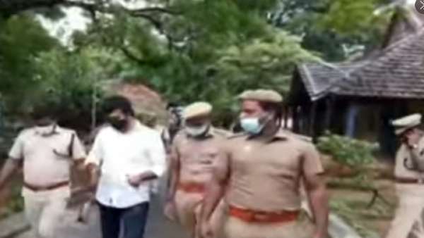 சர்ச்சை பேச்சு- சாட்டை துரைமுருகன் கைது 