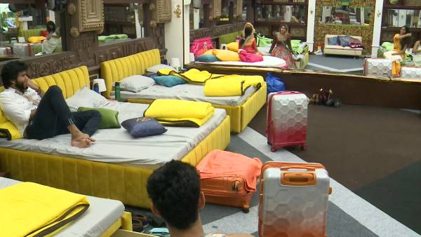 அடிக்கடி சவுண்ட் கூட்ட வேண்டியது இருக்கு 