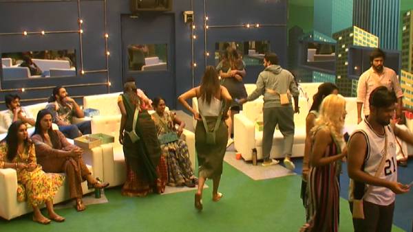 நிகழ்ச்சி சூடு பிடிச்சிருக்கு நிகழ்ச்சி சூடு பிடிச்சிருக்கு