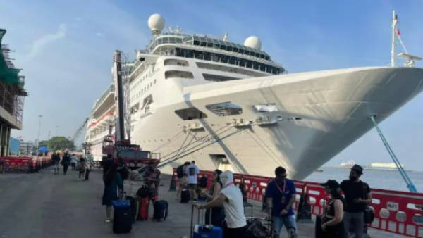 உல்லாச கப்பல் உல்லாச கப்பல்