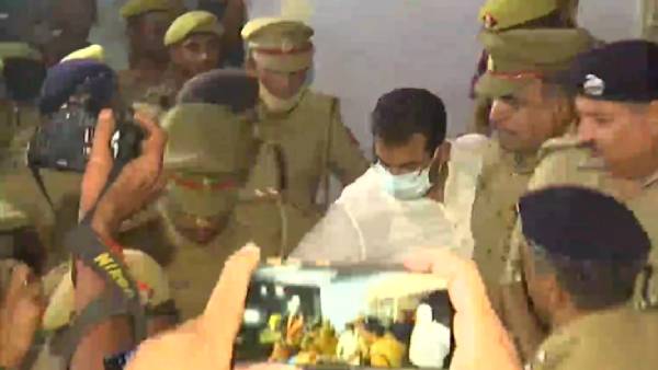 அதிரடி கைது அதிரடி கைது