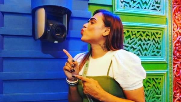 மைக்கில் உள்ள எழுத்துகள் 