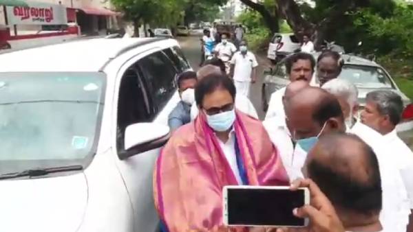 தமிழக முதல்வர் 