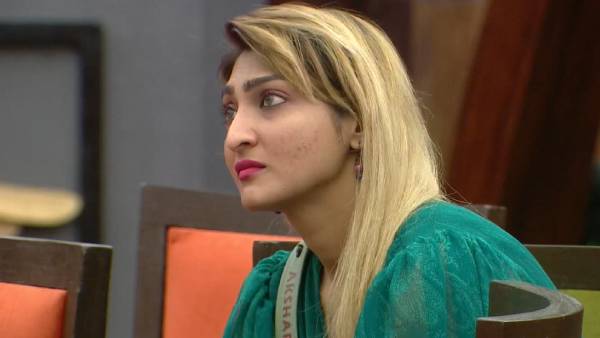 அழகான சிரிப்பு அழகி