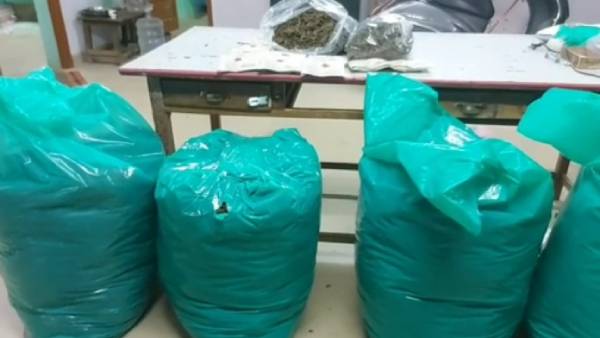 போலீசுக்கு தகவல் 