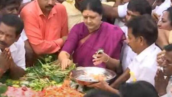 அதிமுக பொன் விழா ஆண்டு கொண்டாட்டம் 