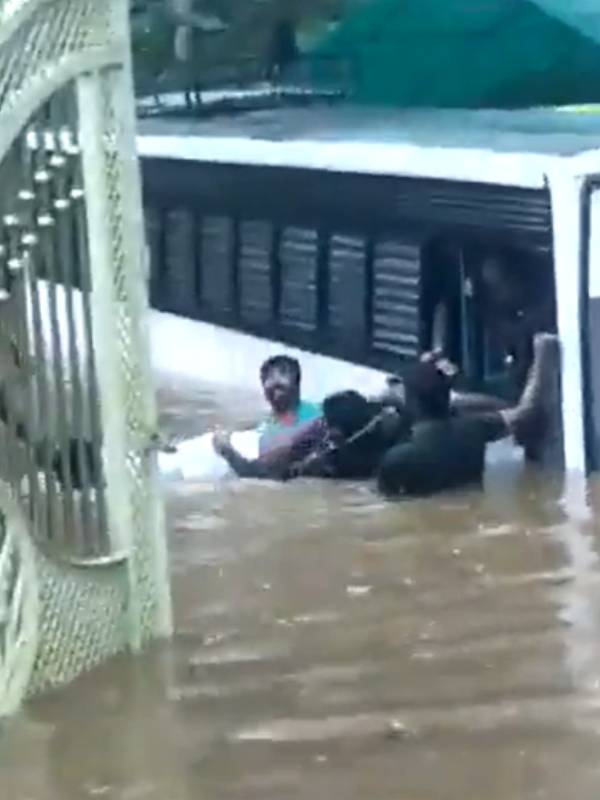  அரசு பஸ்