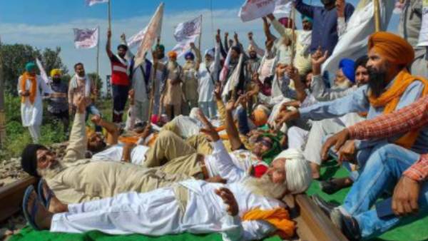 ரயில் மறியல் ரயில் மறியல்