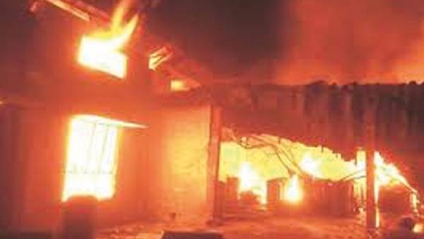 கிராமத்தில் தீ வைப்பு