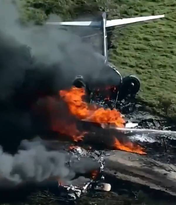 விமானம் முழுக்க எரிந்தது 