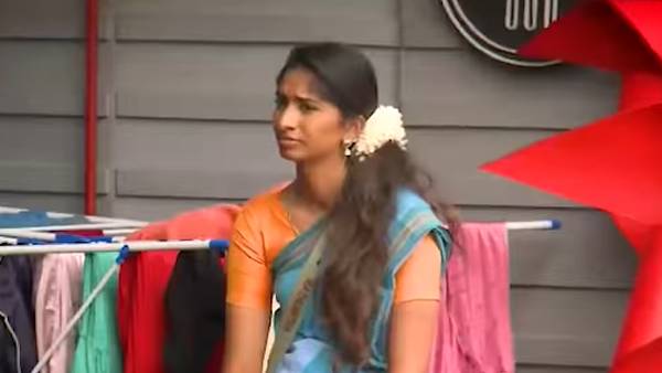 மதுமிதாவின் சேட்டை 