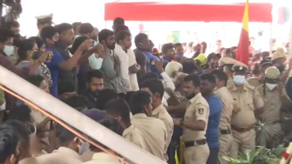 ரசிகர்கள் கூட்டம் ரசிகர்கள் கூட்டம்