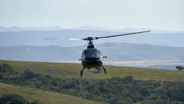 தனித்தனியாக பிரித்து வைக்கப்பட்ட ஹெலிகாப்டர் 