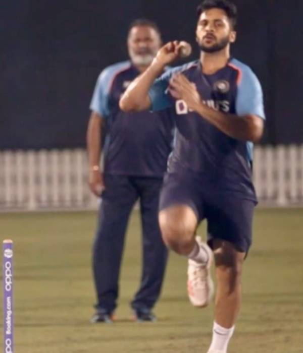  பந்து வீச்சு