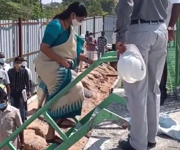 கனிமொழி 