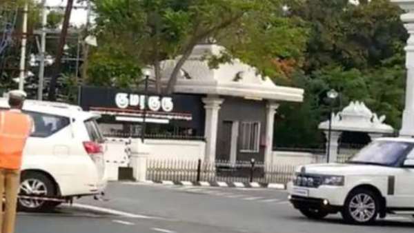 போலீஸ் பாதுகாப்பு 