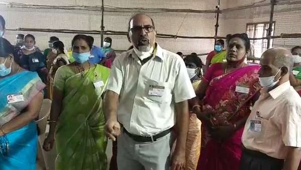 Tamil Nadu Rural Local Body Election Results 2021 : Officers protest Delay in counting of votes Tamil Nadu Rural Local Body Election Results 2021 : Officers protest Delay in counting of votes
