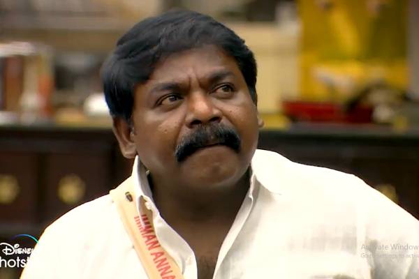 ஆச்சரியத்தில் ரசிகர்கள்