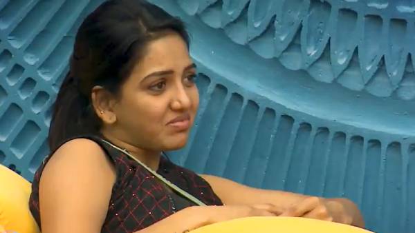 பாவனி தப்பிவிட்டார் பாவனி தப்பிவிட்டார்