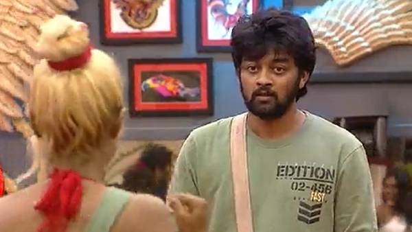 மிமிக்கிரியில் அசத்திவிட்டார்