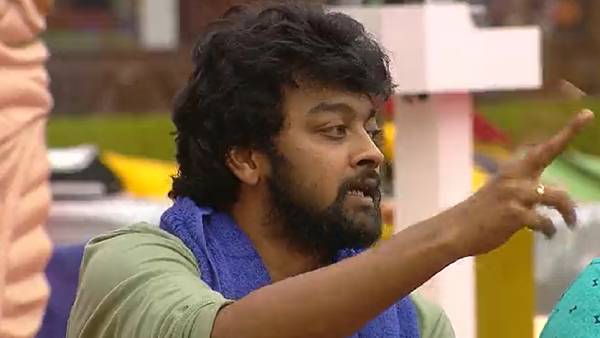 இங்கேயும் அரசியலா??