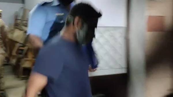 நீதிபதி மாற்றம் நீதிபதி மாற்றம்