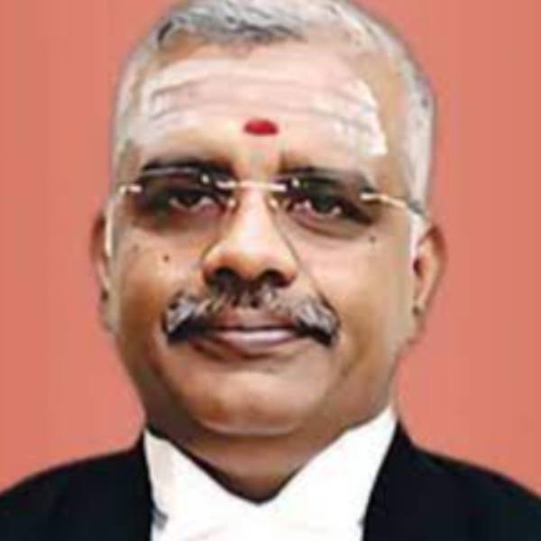 உள்துறை செயலாளர் ஆஜர் 