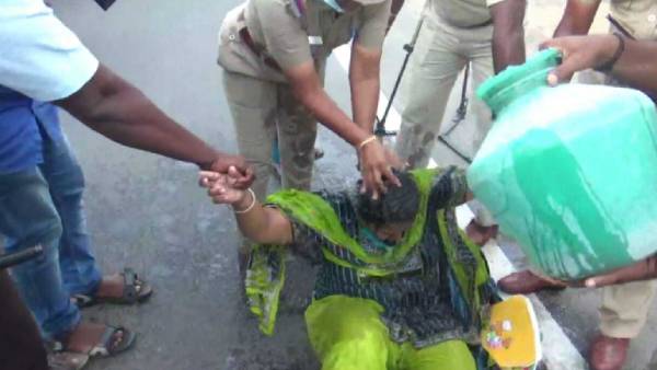 தீக்குளிக்க முயற்சி 