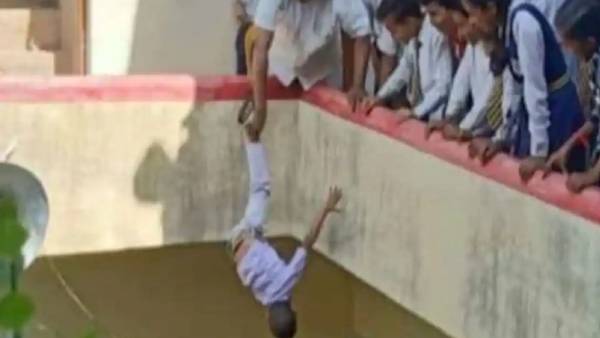 மாவட்ட நீதிபதி மாவட்ட நீதிபதி