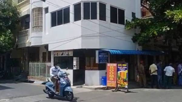 போலீஸ் வருகை 