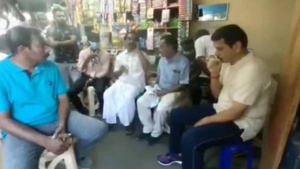 தேநீர் அருந்தினார்
