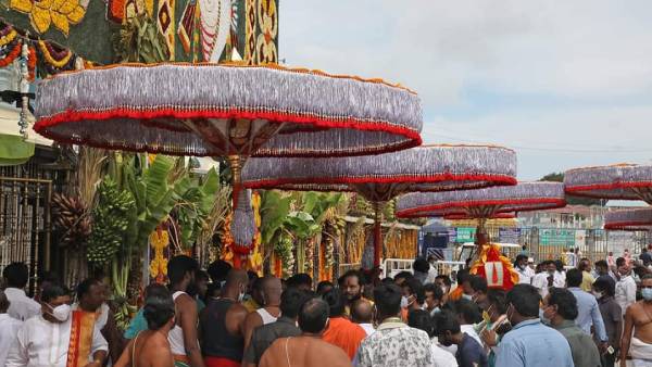 Thirumalai Brahmorsavam: Malayappaswamy wakes up in a Garuda Vahana Sevai Thirumalai Brahmorsavam: Malayappaswamy wakes up in a Garuda Vahana Sevai