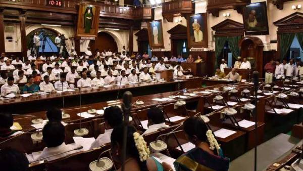 மேலவை கலைப்பும் வெண்ணிற ஆடை நிர்மலாவும் 