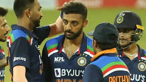 வருண் சக்கரவர்த்தி பவுலிங் 