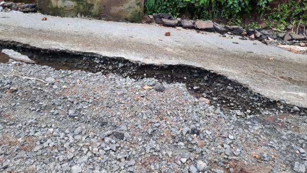 அடுக்கம் அருகே அதிகம் 