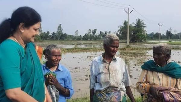 பெண்களிடம் நலம் விசாரித்தார் பெண்களிடம் நலம் விசாரித்தார்