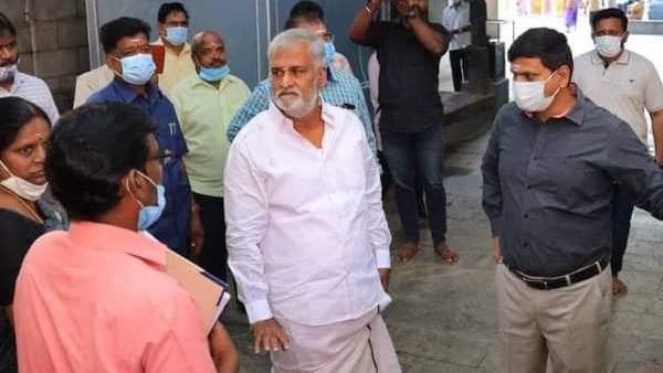 அதிகாரிகளுடன் ஆலோசனை 