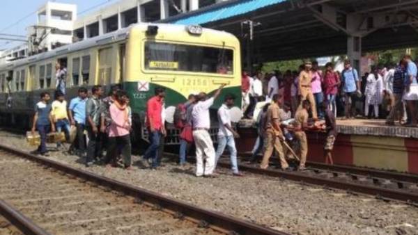 பயணிகள் தப்பினர்