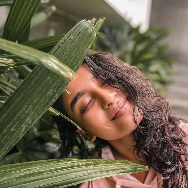 வாழ்த்தும் ரசிகர்கள் 