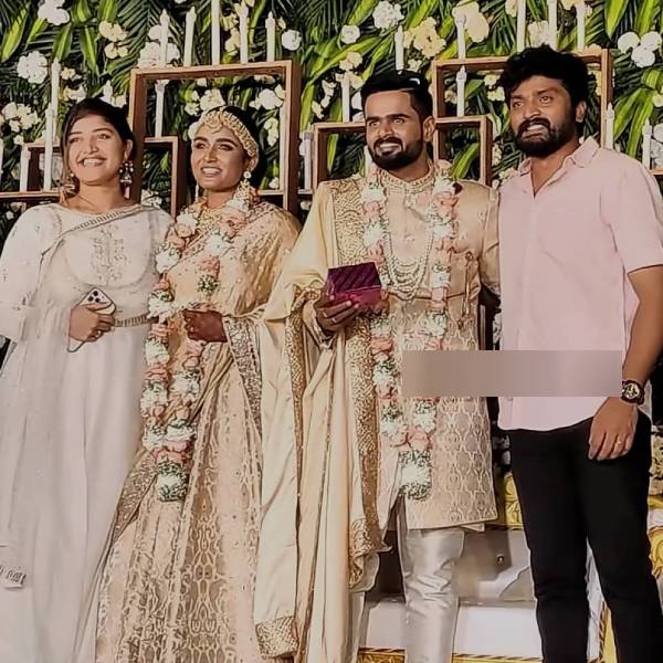 ரசிகர்களை கவர்ந்த ஜோடி