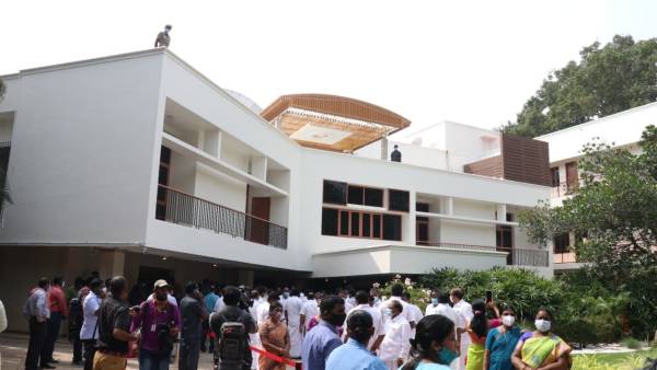 அம்மா இல்லையே 