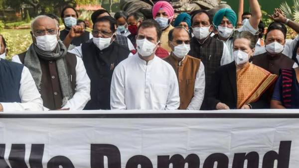 சஸ்பெண்ட் செய்யப்பட்டவர்கள் யார் யார்? 