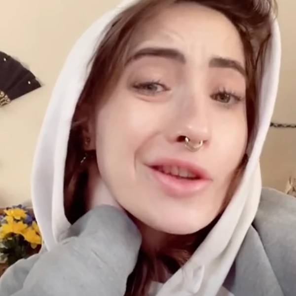  இணையத்தில் மோதல்