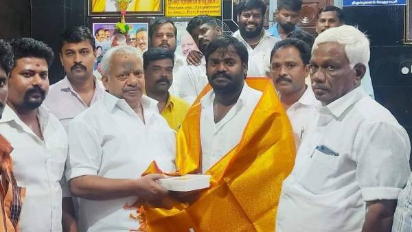 இளைஞருக்கு பாராட்டு 