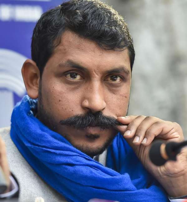 யோகி போட்டியிடுவாரா? யோகி போட்டியிடுவாரா?