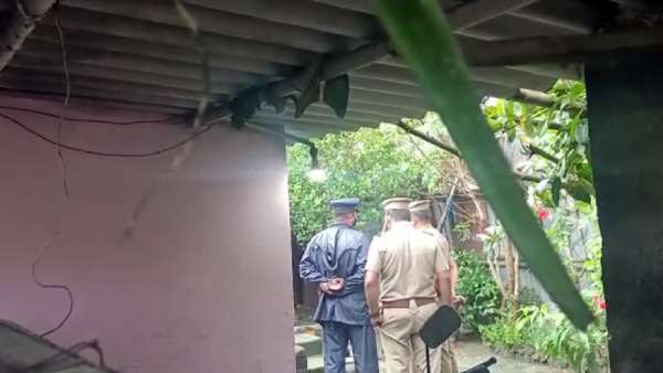 என்னம்மா சொல்கிறாய் அதிர்ந்துபோன மகள் 