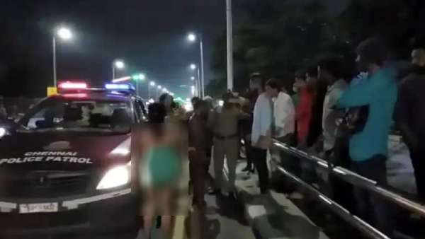 Drunkan Woman conducted road roko near Marina Kannagi statue 