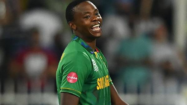 ஹாட்ரிக் சிக்ஸர்; ஹாட்ரிக் விக்கெட்டுகள் 