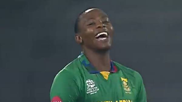 10 ரன்கள் வித்தியாசத்தில் வெற்றி 